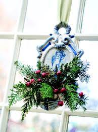 Bring out the silver and ornaments when decorating with this diy holiday decorating idea for the chandelier! 6 Quick Ideas For Last Minute Holiday Decorating Nell Hills