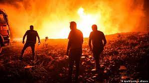 It may also be described as a blaze or simply a (large) fire. Incendios Golpean Europa Y Cientos De Personas Son Evacuadas Europa Al Dia Dw 01 08 2021