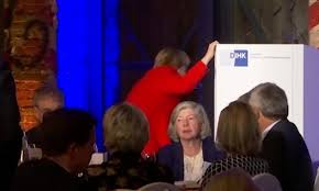 Angela merkel mixes her jabs: Angela Merkel 65 Falls To The Floor As She Trips Over On Stage Daily Mail Online