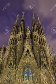 Ticket «sagrada familia hora barcelona» ya no está disponible. Barcelona Spanien 22 November La Sagrada Familia Kathedrale Von Antonio Gaudi Nachtansicht Von Der Altesten Fassade Von Unten 2014 Barcelona Entworfen Lizenzfreie Fotos Bilder Und Stock Fotografie Image 33953186