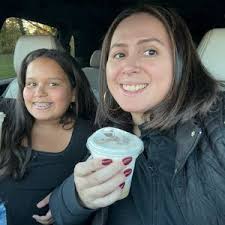 Janet Velez (@janev85)