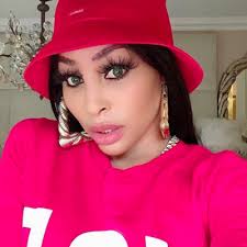 Like the gone girl that she is, media personality khanyi mbau was whisked away by her zimbabwean businessman lover, kudzai mushonga, on a romantic helicopter ride to sunny sun city. Khanyi Mbau Addresses Skin Lightening Being Black Is A State Of Being Knysna Plett Herald