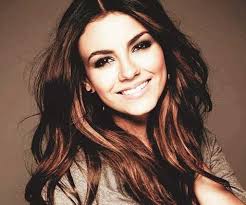 506df9bf5044e8c94a751d1957e6d70f Jpg 1024 856 Hair Pale Skin Brunette Hair Color Brunette Hair With Highlights