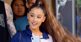 .@arianagrande's positions spends a fourth week at #1 at us pop radio (mediabase). Ariana Grande Shows Off Short Hair New Highlights