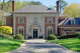 Atlanta S Dreamy Homes In The Spring Atlanta Homes House Exterior Beautiful Homes