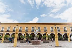 Despues De Visitar Los Vinedos Y Queserias Asegurate De Disfrutar Unos Dias En Santiago De Queretaro La Capital Del Estado El C House Styles Mansions House