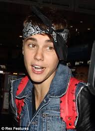 Details on the murder have yet to be. Justin Bieber Copies Late Rapper Tupac S Thug Lovin Style With Bandana Daily Mail Online