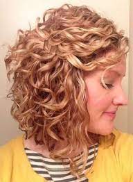 40 Incredibly Pretty Short Hairstyles For Curly Hair That Make You Say Wow Curly Hair Styles Short Curly Haircuts Curly Hair Styles Naturally