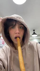 انا هنا ماسكه بقسماط بني لان زي ما اتفقنا اي حاجه بالقمح الكامل مبتخلنيش  اجوع بسرعة .., عاوزين سعارات ايه تاني ؟, ., ., ., ., ., ., ., ., ., ., .,  ., ., ., ., #food #foodcalories #calories ...