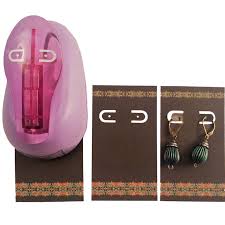 Make handmade earrings using a surprising range of low cost and no cost supplies using these free craft tutorials and projects. Diy Earring Cards That Won T Break The Bank Rings And Thingsrings And Things