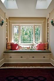 Built Ins In Dining Room A Built In Bench On The Second Floor Is Flanked By Inset Bookcases Sconces Oturma Odasi Fikirleri Ev Icin Ev Dekorasyonu