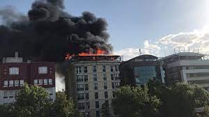Jun 02, 2021 · beyarmudu'nda dün saat 09.00 sıralarında beyarmudu spor tesislerinin yaklaşık 50 metre arka kısmındaki arazide rüzgarın etkisiyle elektrik tellerinin birbirine temas etmesi sonucu meydana gelen yangın neticesinde yaklaşık 7 dönümlük arazi içerisinde bulunan kuru otların yanı sıra, 3 dönüm anız ve 25 metre uzunluğunda sulama borusu tamamen yanarak zarar meydana geldi. Of6q2pq2jzpnom