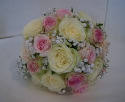 Bouquet De Mariee Romantique Rose Et Blanc Avec Roses Et Gypsophile Bouquet De Mariage Bouquet Mariee Mariage Romantique