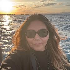 I'm really sorry for jogging in the middle of the road. I've got new reebok  pump and try to dodge the dog mess