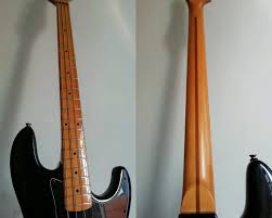4-String Hohner Professional PJ S electric bass guitar EMG Pickups NEW  strings VERY GOOD condition!