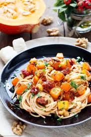 Pasta Mit Kurbis Schnell Und Einfach Gemacht Emmikochteinfach Rezept Spaghetti Mit Kurbis Rezepte Einfache Gerichte