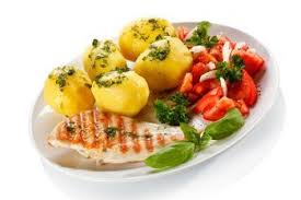 Ce poate fi mai ușor decât să prăjești un somon la grătar sau pe grill? Somon La Gratar Cu Cartofi Natur