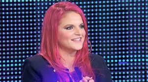 Ma la tendenza che fa storcere il naso ad alcune e brillare gli occhi ad altre, è il colore fluo sui capelli! Capelli Fluo Star Radio Deejay