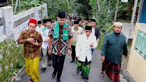 Gubernur jawa tengah (jateng) ganjar pranowo dikenal sebagai pribadi yang membumi. Perusakan Makam Ganjar Minta Masyarakat Tenang Dan Percaya Polisi News Liputan6 Com