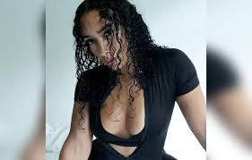 There are reports of drake breaking up happy homes and according to vladtv and mto it was with singer naomi sharon who is supposed to be on his new album. Egg Biftabipbm