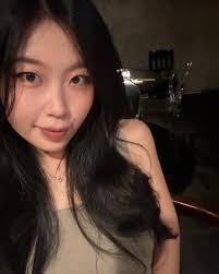 Minh Phuong's Instagram, Twitter & Facebook