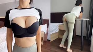 摩洛伊斯兰解放阵线正在展示我的骆驼趾和从紧身内裤下闪烁的肥猫