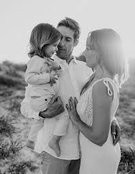 Traumhaft Schone Babybauchfotos In Freier Natur Mummyandmini Com Babybauch Fotos Familienfotos Ideen Fotografie Kinder