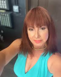 No importa cuantos golpes hayas recibido.. sonríe pues siempre habrá un  motivo para agradecer y ser feliz. Bendiciones! #mujerderojo #feliz  #soybendecida #positiva #gymfan #newswoman #vivirconsalud #solosalud