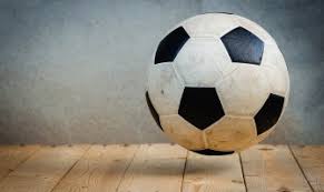Avrupa'da orta çağlarda kullanılan top, üzeri yağlanmış domuz veya inek mesanesinden yapılıyordu. Futbol Topu Secerken Nelere Dikkat Edilmeli Formaniyap Com Forma Tasarla