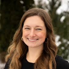 672 Hillside Dr, Corunna, 48817 Listed by Michigan Real Estate with Morgan  for $269,900 🛏️ Four bedrooms 🛁 Two bathrooms 📐 1,684 square feet 🍳  Granite countertops and stainless steel appliances 📍