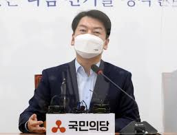 낙태죄 폐지 반대 100만 인 서명지는 김희중 대주교(주교회의 의장)와 이성효 주교 그리고 국회 '생명 존중 포럼' 산하에 '생명학교'를 개설하여 의원들의 생명 관련 입법 활동에 도움이 이날 회의에서는 제38차 회의에 이어 각 위원들이 장별로 연구한 '생명 윤리 및 안전에 관한 법률 개정안'을 검토하였다. Anlrtz6yxkgilm