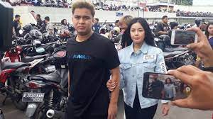Billy syahputra memang sempat menjalin hubungan dengan elvia cerolline. No Lose Of Billy Syahputra Elvia Cerolline Also Have New Partnership