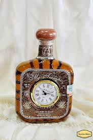 Tequila Mi Tiempo Precisamente Comparte Contigo El Tiempo Con Su Reloj Incrustado En La Botella 100 Puro De Agave Un Anejo De Reserva Especial Tequila Bottles Best Tequila Liquor Bottles