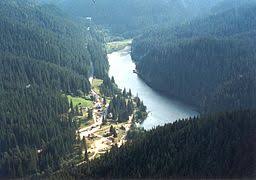 Lacul rosu położone jest na wysokości 980 m n.p.m, a jego powierzchnia wynosi 11,47 ha. Cheile Bicazului HÄƒÈ™maÈ™ National Park Wikipedia