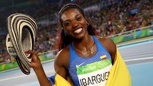 Caterine ibargüen logró el bronce en la final de la prueba de salto triple en el mundial de atletismo doha 2019, logrando de esta manera su quinto podio consecutivo en este tipo de eventos deportivos. Caterine Ibarguen Of Colombia Wins Gold Medal In Women S Triple Jump Triple Jump Colombian Woman Olympics 2016