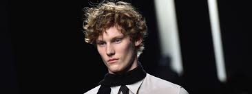 Tagli Di Capelli Ricci Per Uomo