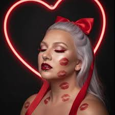 What type of cat is this large cat in my yard?