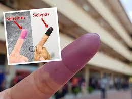 Ambil kulit walnut secukupnya lalu giling atau hancurkan sampai menjadi bubuk. Pelik Kenapa Dakwat Di Jari Semakin Gelap Wanita Ini Beri Penjelasan Jangan Risau Sah Bawa Solat Media Hiburan