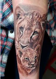 Löwentattoos sind bei den männern besonders beliebt. Farbiges Lowen Tattoo Human Inkstinct Lowin Tattoo Lowen Tattoo Frau Tattoo Frauen