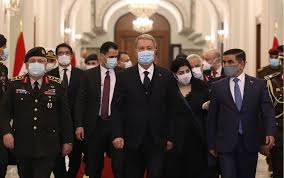 Milli savunma bakanı hulusi akar, havelsan'da inceleme yaptığı sırada eskiden 'piyade' olduğunu hatırlatarak keskin nişancı simülatörünün başına geçti. Akar Irak Ve Erbil Ile Is Birligi Cok Onemli Rudaw Net