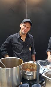 Danach in eine rührschüssel umfüllen und leicht abkühlen lassen. Bernd Arold Wikipedia