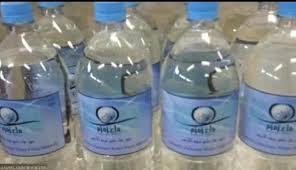 Namun dilihat dari beritasatu.com, jika sebenarnya keaslian air suci tersebut dapat dilihat dari warnanya, tapi dengan satu syarat. Minum Air Zamzam Dengan Bangga Asli Atau Palsu Tuh Boombastis