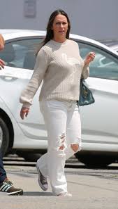 Svushe wouldn't be replacing mariska hargitay, per se, but she sort of would be. Jennifer Love Hewitt Style Clothes Outfits And Fashion Celebmafia