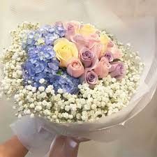 Hydrangea is a blooming circular flower that fills out any bouquet. 18 Mix Roses With Blue Hydrangeas Flower Shop Near Bugis