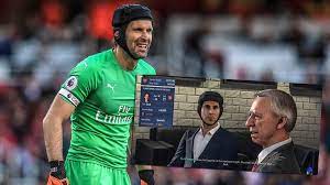 After lengthy rehabilitation, cech pioneered a protective helmet that would save his own career and help other professionals return safely to the field of play. Release Von Fifa 19 Arsenal Keeper Petr Cech Macht Sich Uber Helm Fehler Lustig Sportbuzzer De
