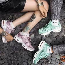 Trova una vasta selezione di nike tn a prezzi vantaggiosi su ebay. We Shot Our Nike Tn Satin Pack Recently Full Post Live On The Blog Theunisexmode Footlockereu Smallfeetbigkicks Sta Pink Nike Shoes Nike Tn Nike Fashion