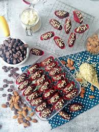 Biskut red velvet rangup yang merah menawan. Almond London Cookies Pilihan Biskut Raya Dulu Hingga Kini Tanpa Mixer Uli Guna Tangan Pon Tetap Menjadi Qasey Honey