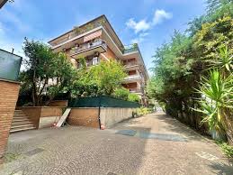 Vendita Appartamento Roma. Bilocale in via Sestio Calvino. Da  ristrutturare, piano terra, con terrazza, riscaldamento centralizzato, rif.  111893069