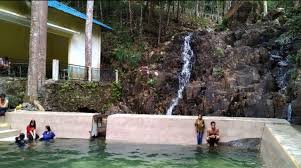 Air terjun ini dapat di akses melalui jalan dari batang kali ke goh tong jaya. Menjajal Keindahan Air Terjun Gunung Jantan Di Kepulauan Riau Kumparan Com