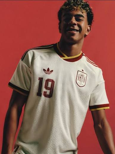 TÂY BAN NHA (SPAIN) 2026 WORLD CUP AWAY SHIRT Giá: 330.000 In ấn: +65.000 (chuẩn font cầu thủ, gồm patch) Size: S -> XXL Các bạn nhắn tin cho shop để được